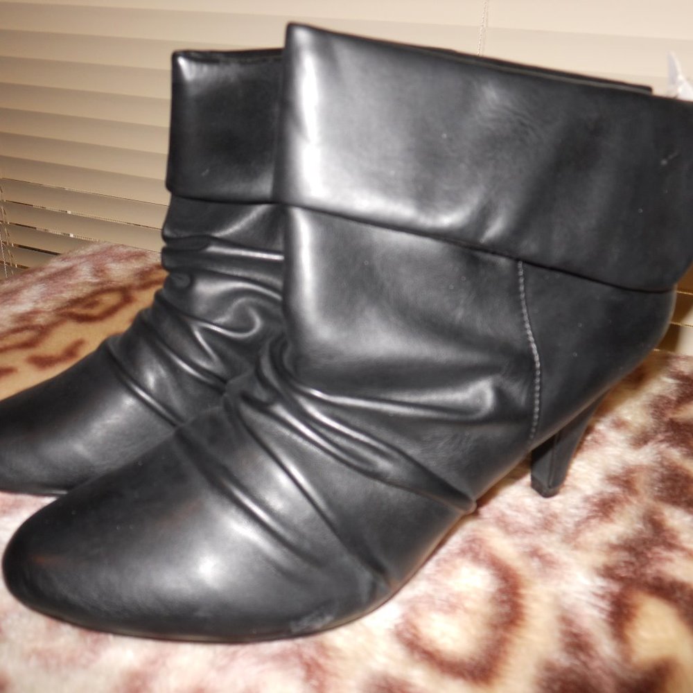 size 8 black ankle heeled boots